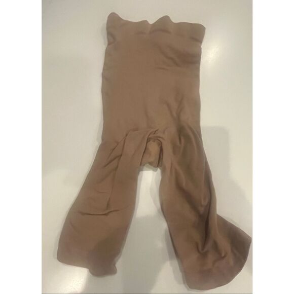 SKIMS Seamless Sculpt Mis Thigh Short NEW - Picture 4 of 6